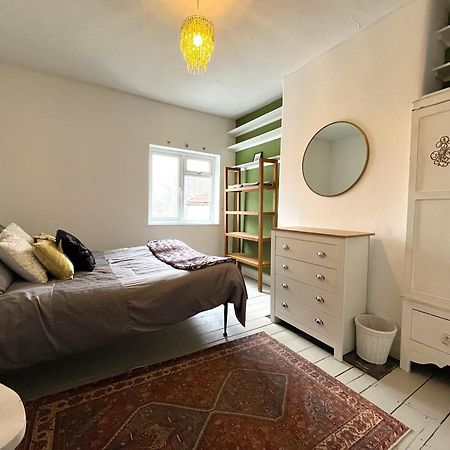 Charming Cottage Retreat With Garden - Sleeps 12 Bristol Exterior photo