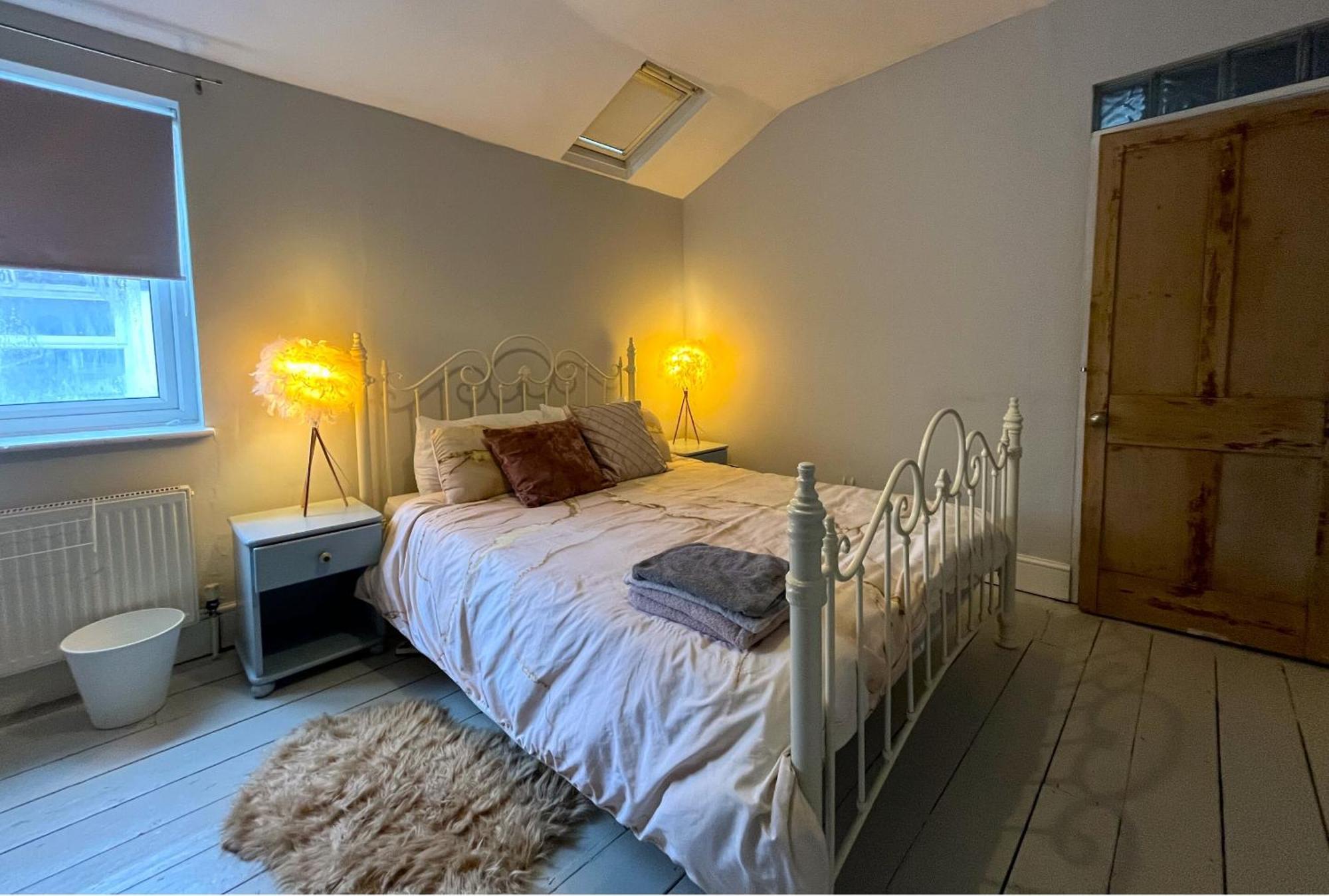 Charming Cottage Retreat With Garden - Sleeps 12 Bristol Exterior photo