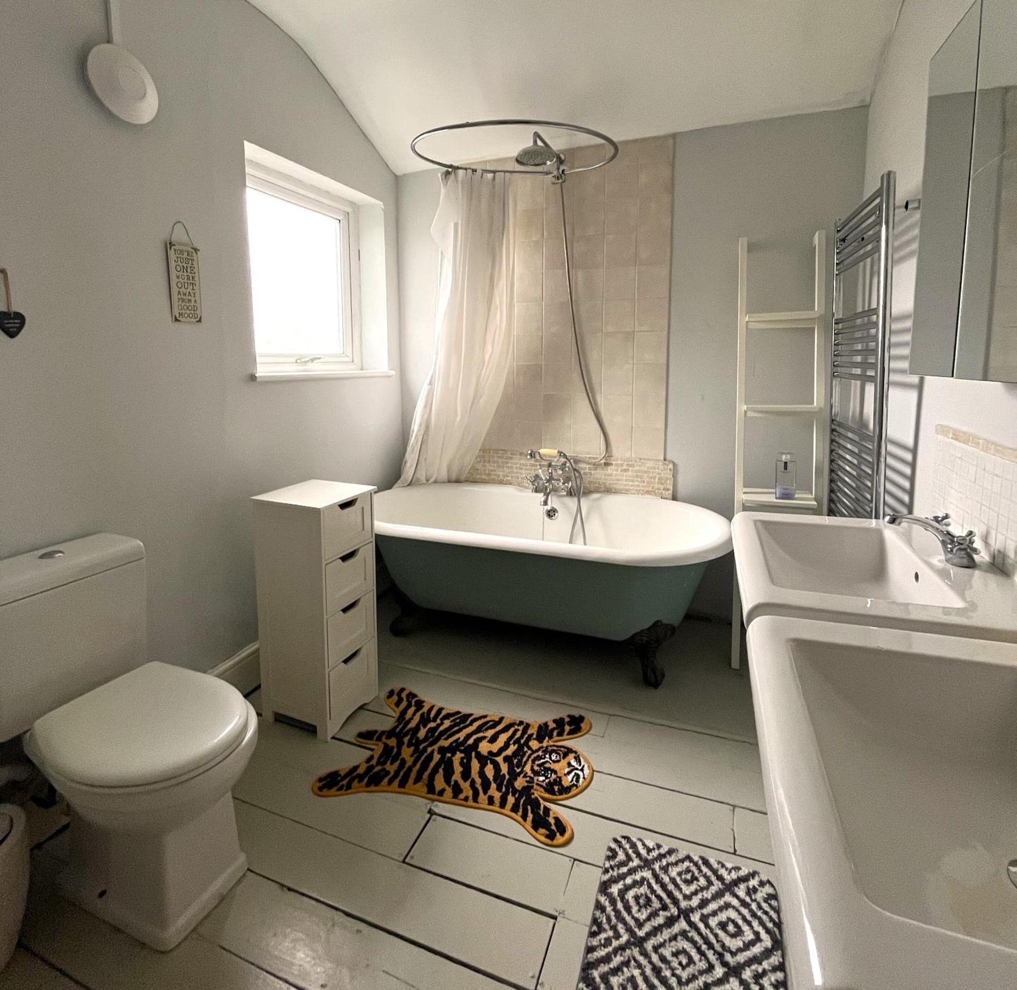 Charming Cottage Retreat With Garden - Sleeps 12 Bristol Exterior photo