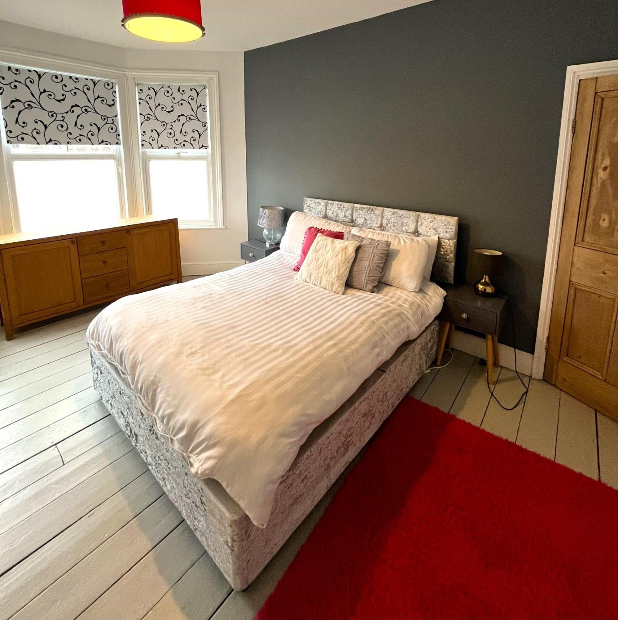 Charming Cottage Retreat With Garden - Sleeps 12 Bristol Exterior photo